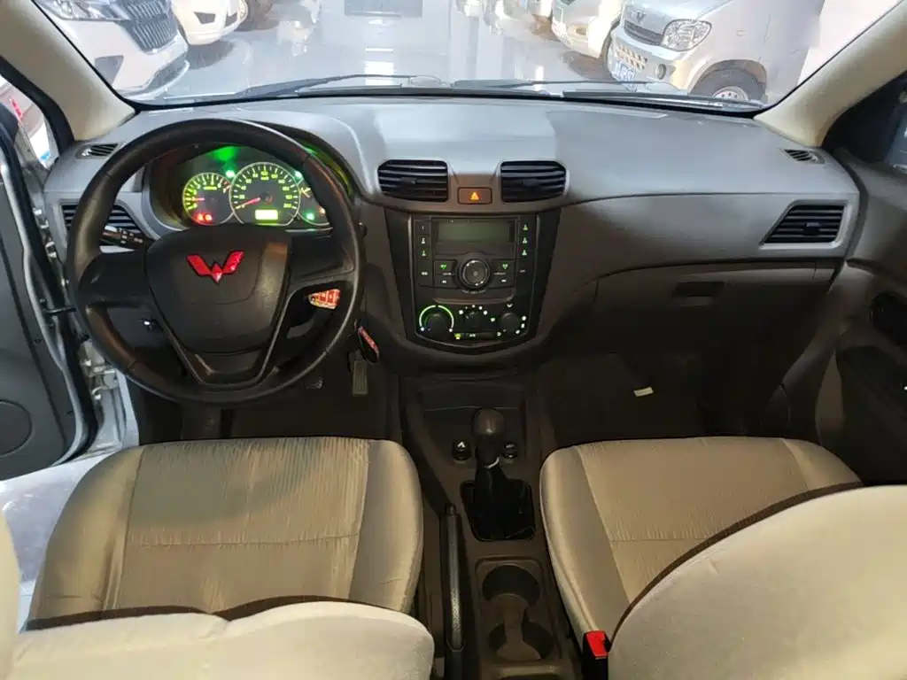 Wuling Hongguang — миниатюра 10