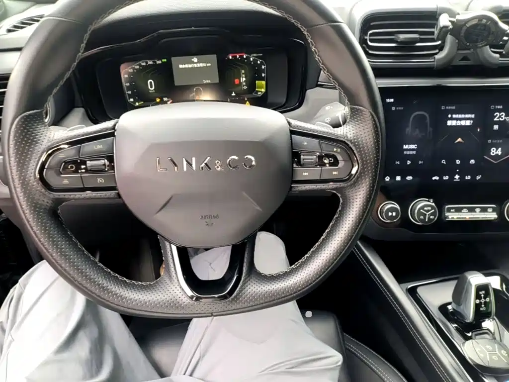 Lynk & Co 03 — миниатюра 10