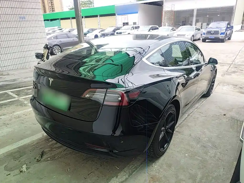 Tesla Model 3 — миниатюра 7
