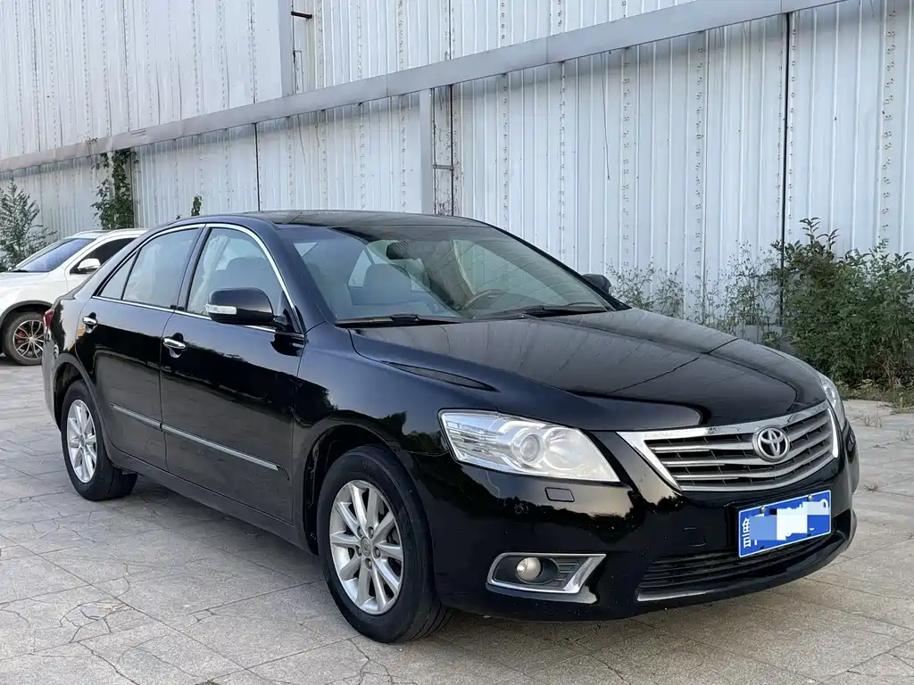 Toyota Camry — миниатюра 3