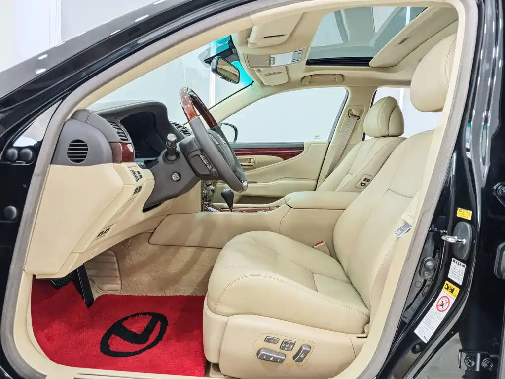Lexus LS — миниатюра 8