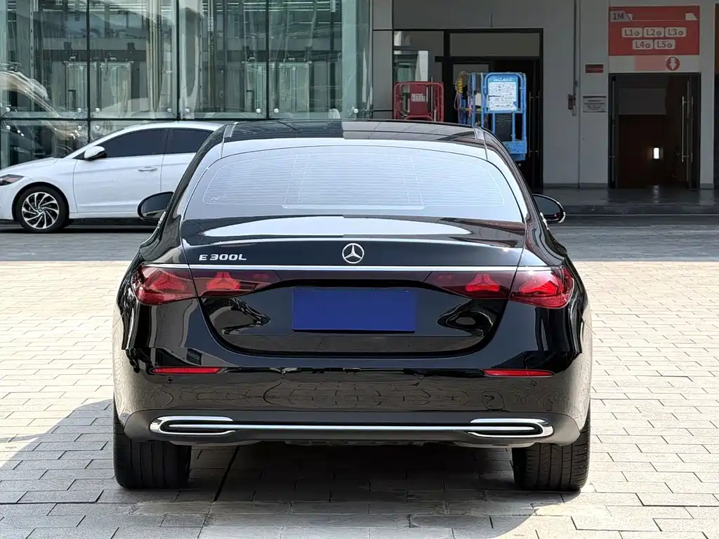 Mercedes-Benz E-Class — миниатюра 5