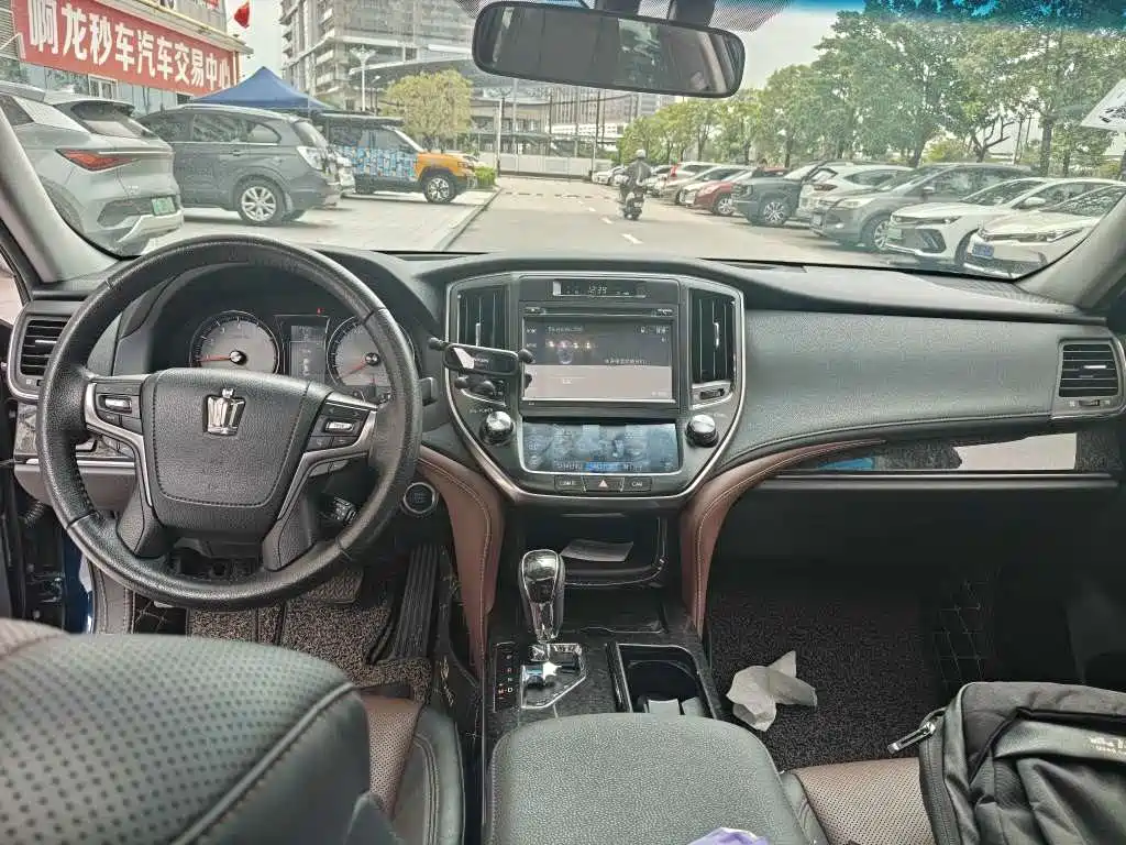 Toyota Crown — миниатюра 5