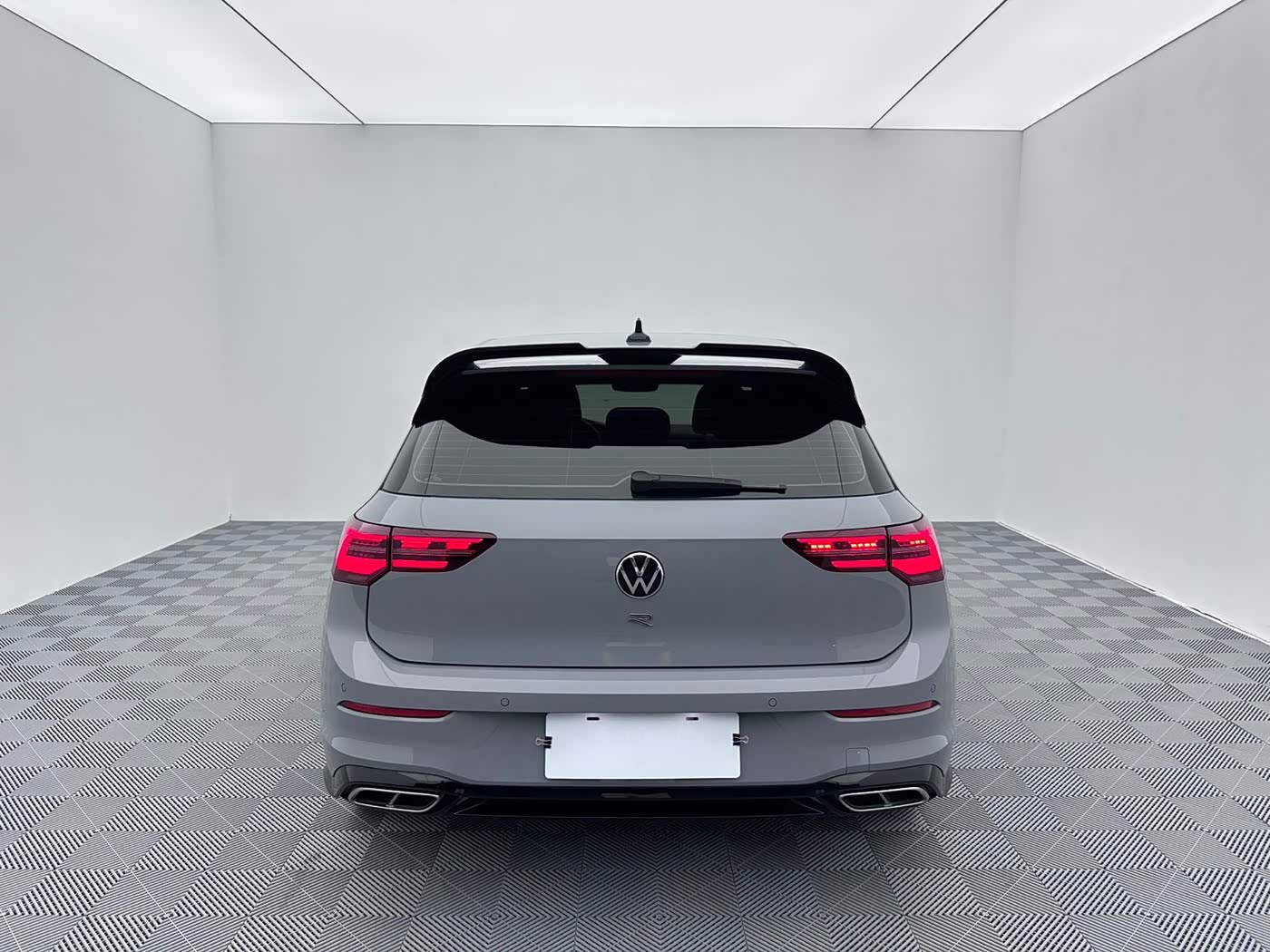 Volkswagen Golf 1.4 л 2023 г. Серебристо-серый, пробег 38000 км
