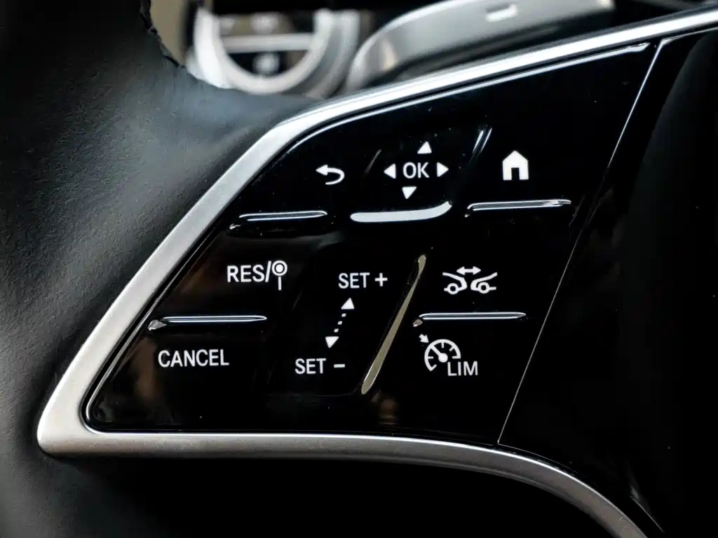 Mercedes-Benz E-Class — миниатюра 17