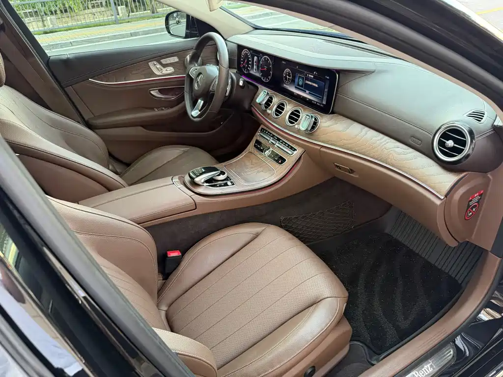 Mercedes-Benz E-Class — миниатюра 9