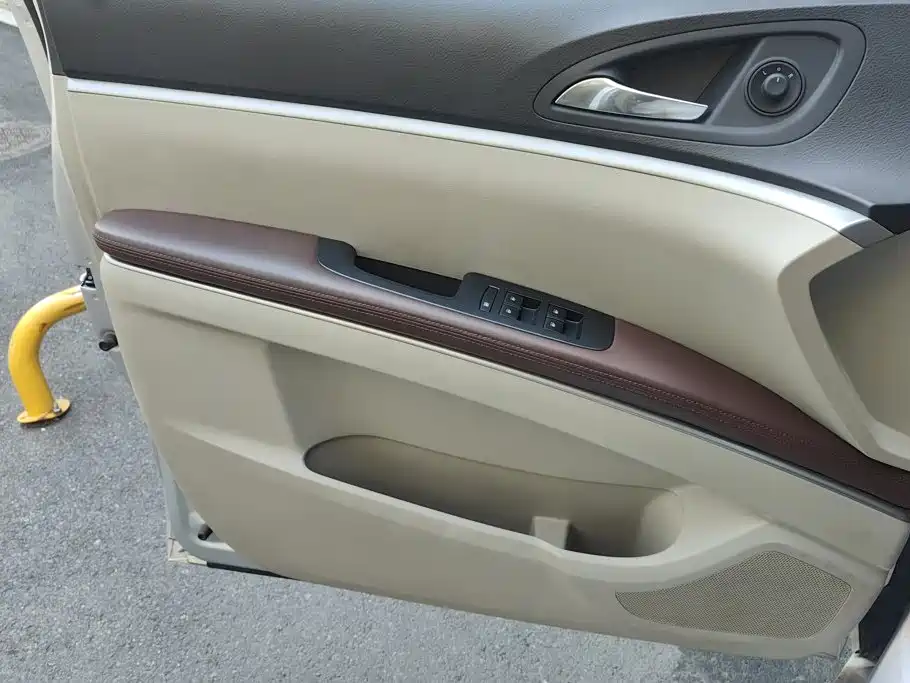 Buick GL8 — миниатюра 7
