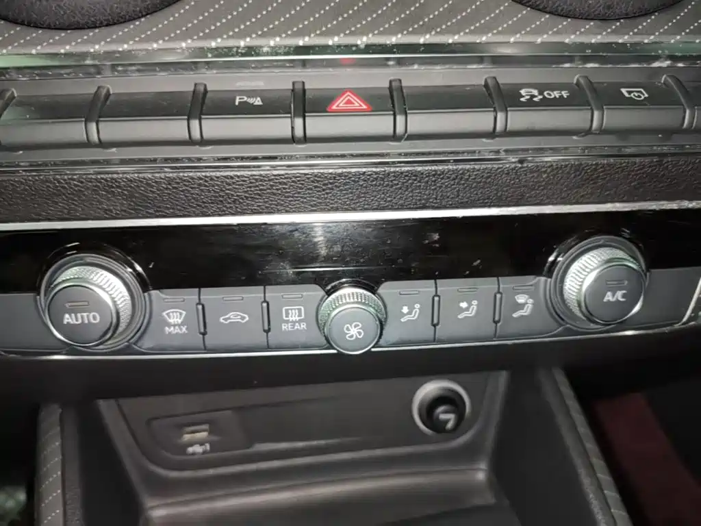 Audi Q2L e-tron — миниатюра 13