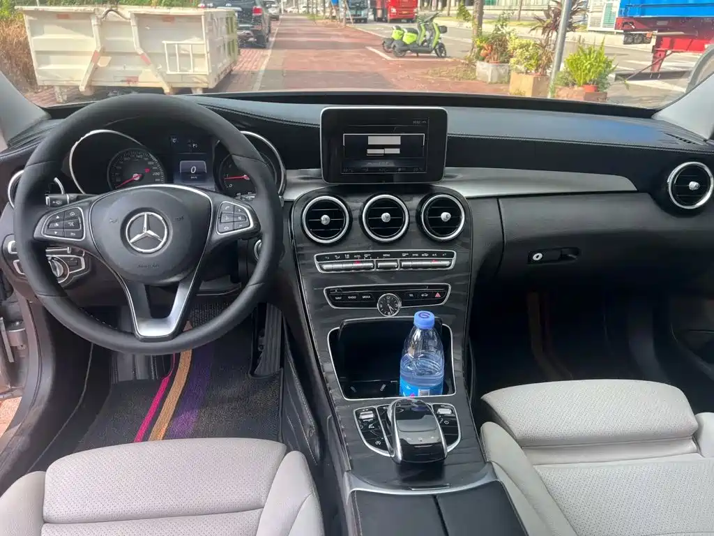 Mercedes-Benz C-Class — миниатюра 7