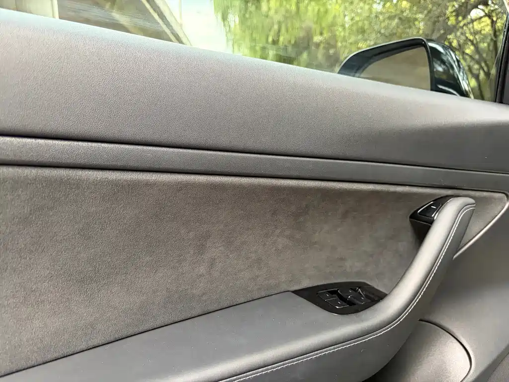 Tesla Model 3 — миниатюра 6