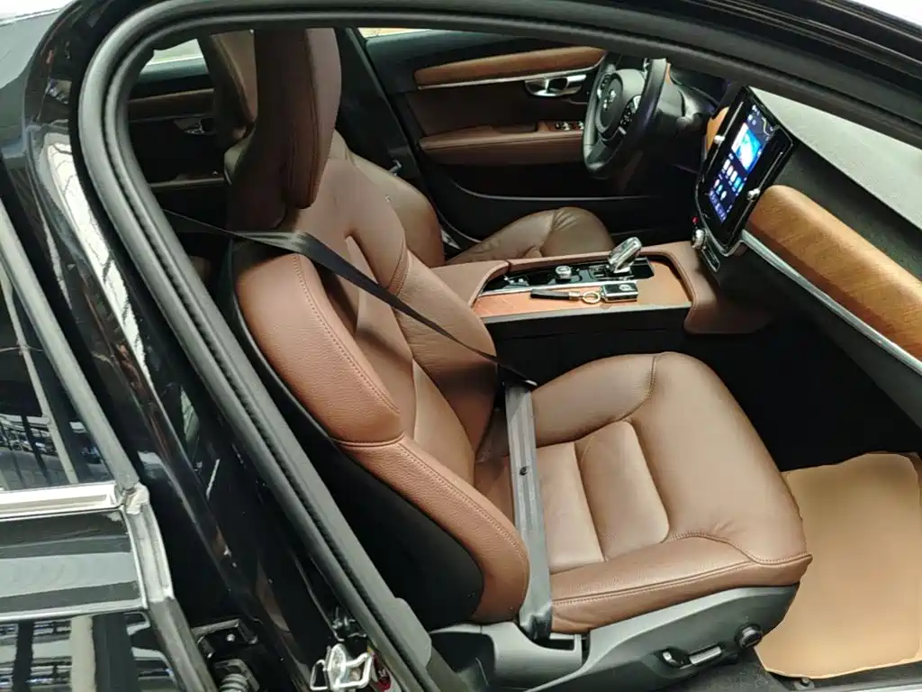 Volvo S90 — миниатюра 25