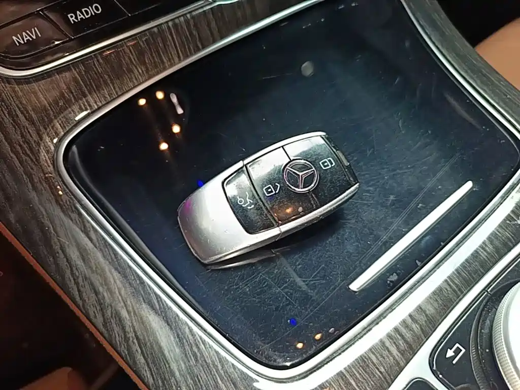 Mercedes-Benz E-Class — миниатюра 9