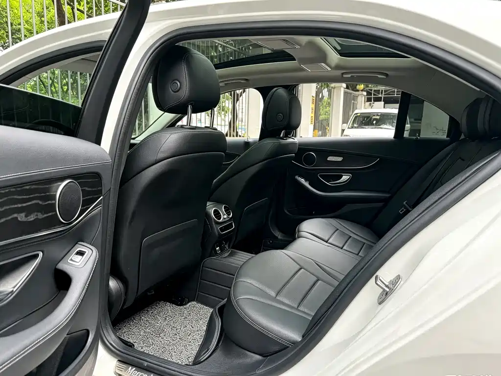 Mercedes-Benz C-Class — миниатюра 8