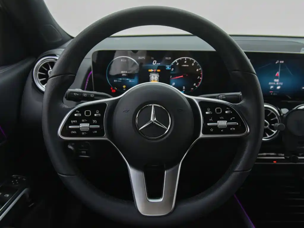 Mercedes-Benz GLB — миниатюра 10