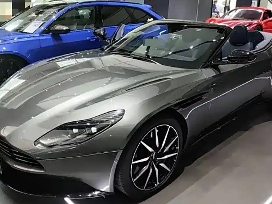 Aston Martin DB11 — миниатюра 5