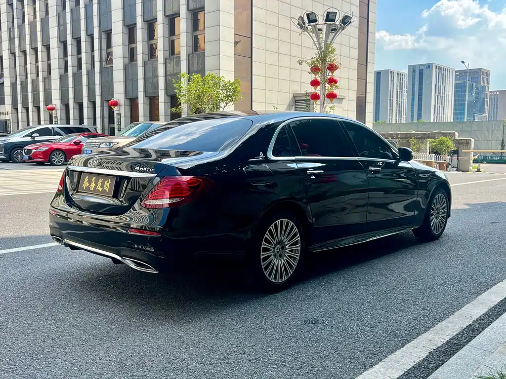 Mercedes-Benz E-Class — миниатюра 10