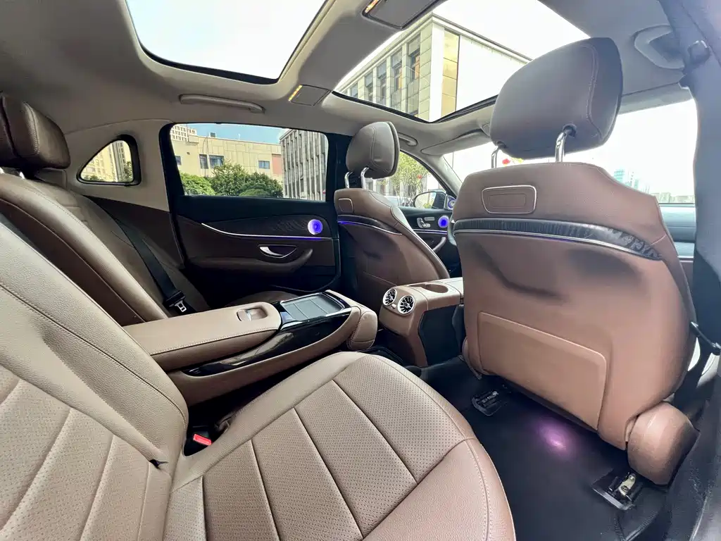 Mercedes-Benz E-Class — миниатюра 25
