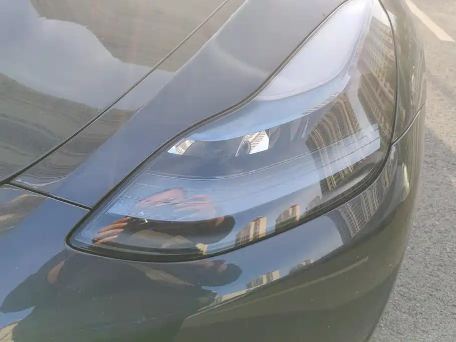 Tesla Model Y — миниатюра 5