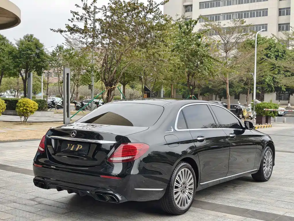 MERCEDES-BENZ E CLASS