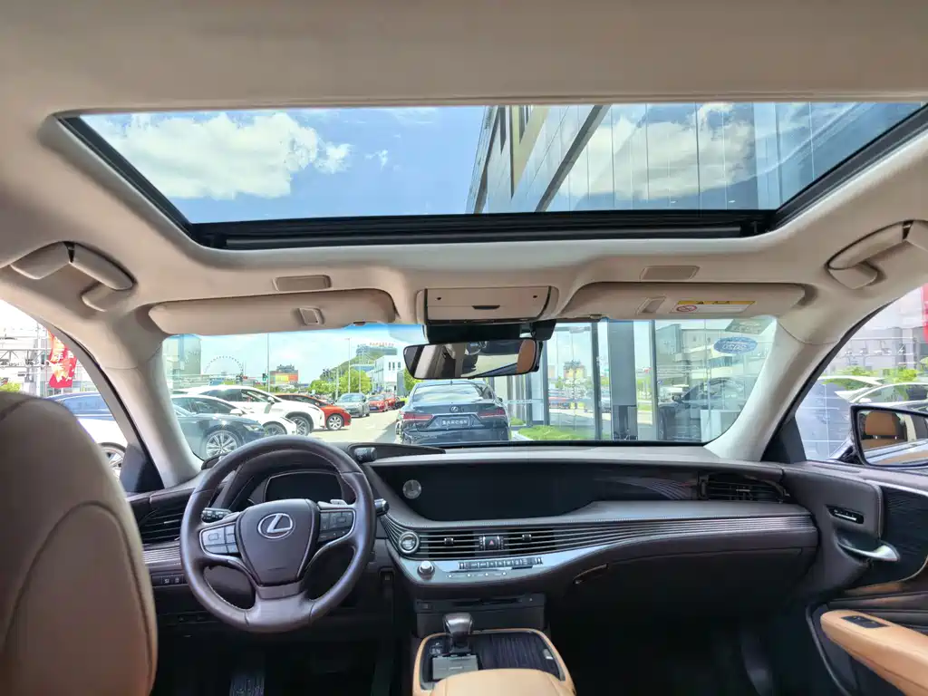 Lexus LS — миниатюра 7