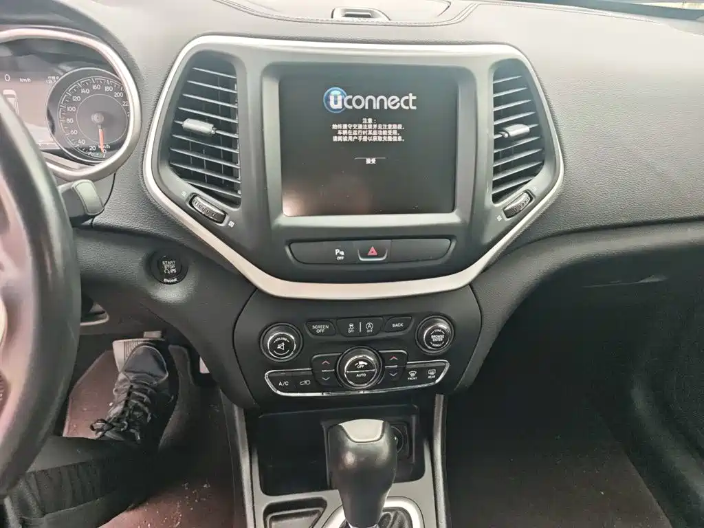 Jeep Cherokee — миниатюра 9