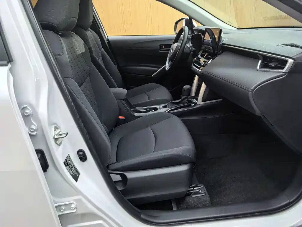 Toyota Corolla Cross — миниатюра 17