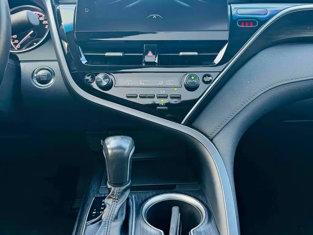 Toyota Camry — миниатюра 13