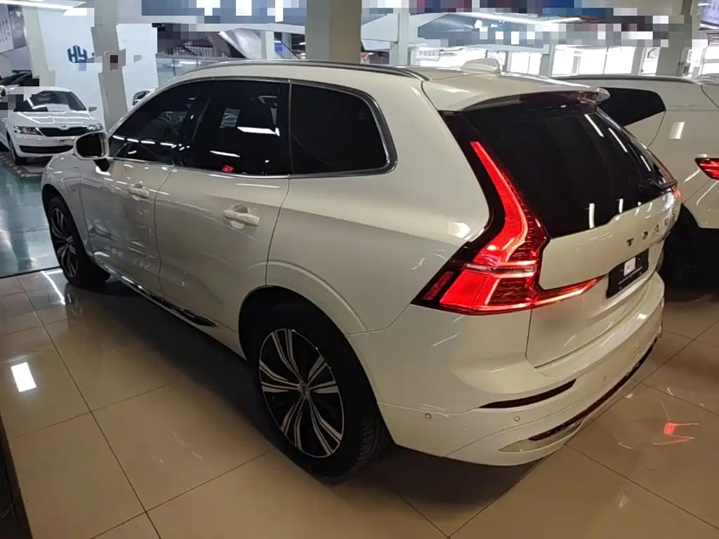 Volvo XC60 PHEV — миниатюра 5