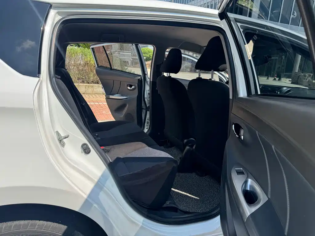 Toyota Yaris L — миниатюра 14