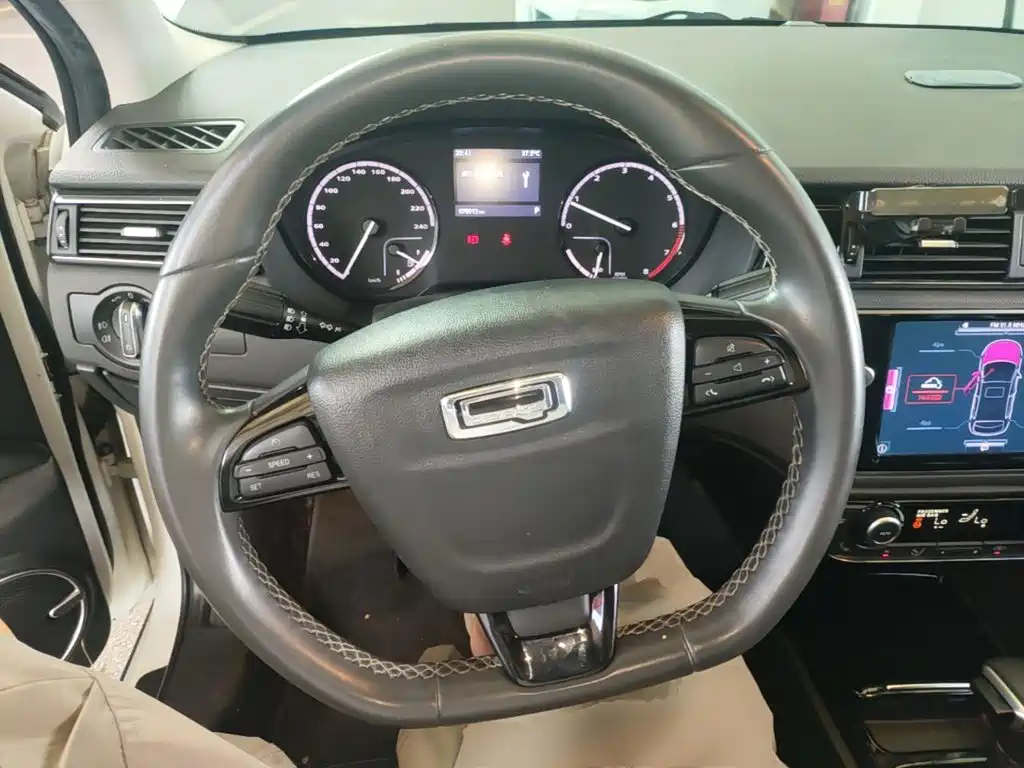 Qoros Qoros 3 — миниатюра 11