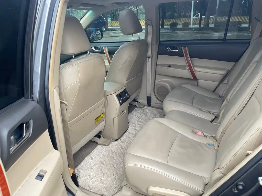 Toyota Highlander (Import) — миниатюра 6