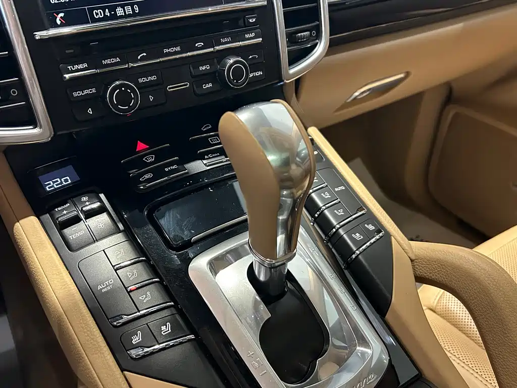 Porsche Cayenne — миниатюра 15