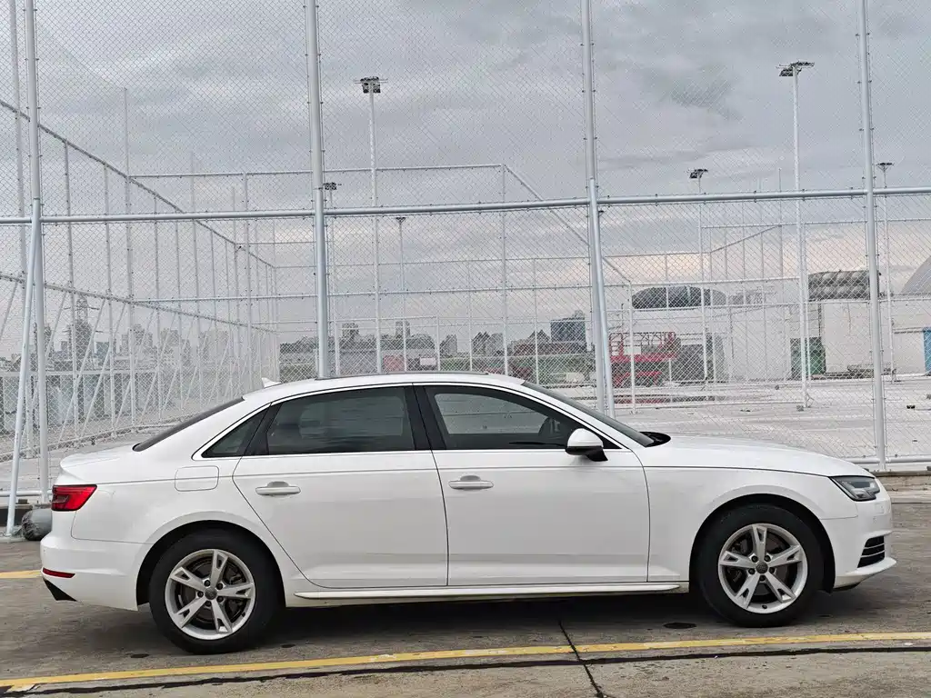 Audi A4L 2017 Plus 40 TFSI Fashion