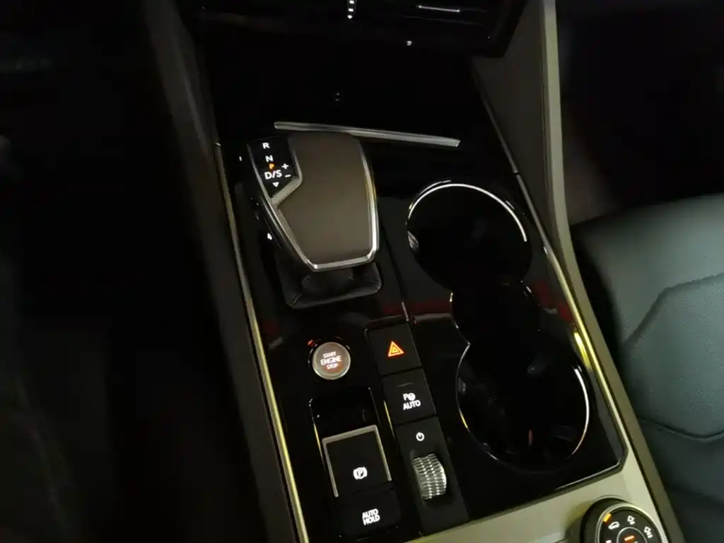 Volkswagen Touareg — миниатюра 14