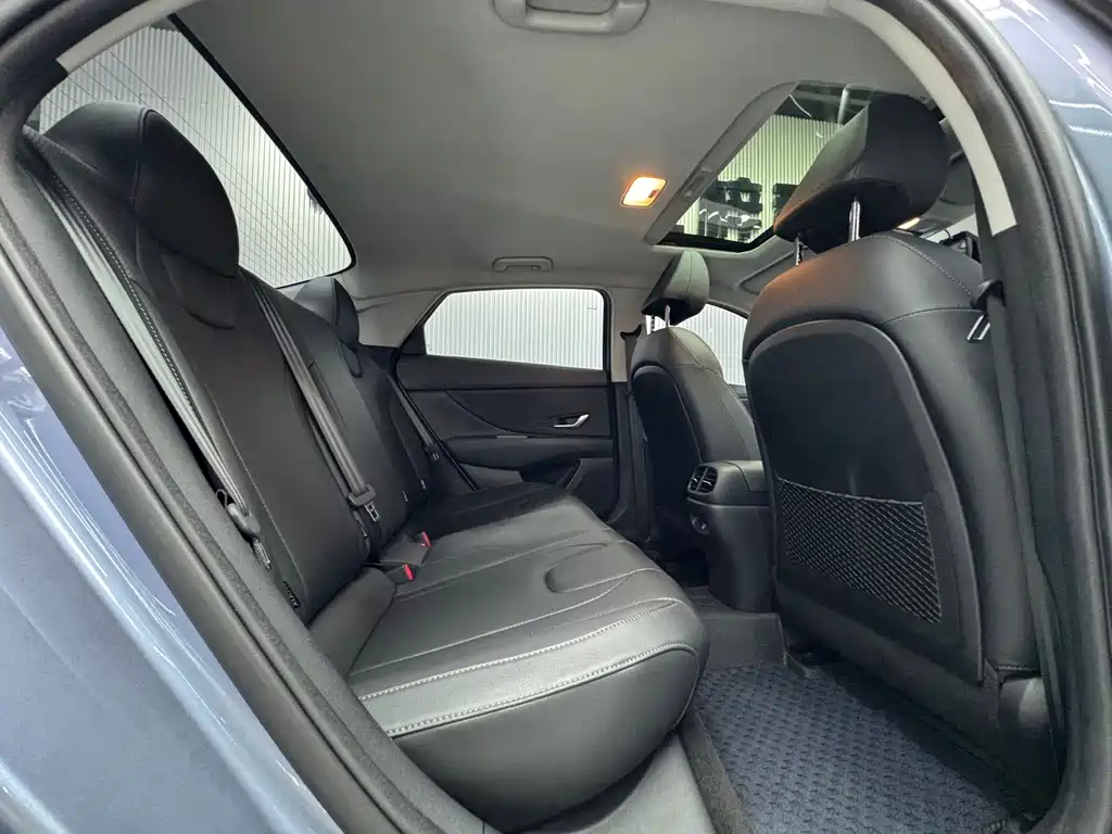 Hyundai Elantra — миниатюра 12