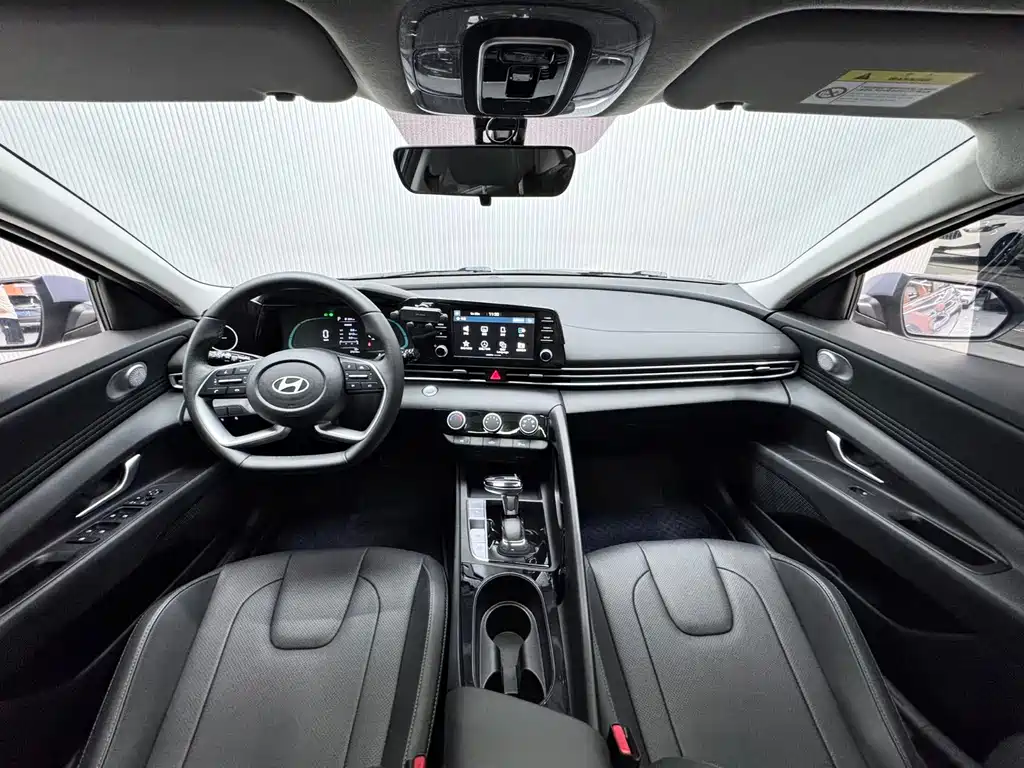 Hyundai Elantra — миниатюра 13