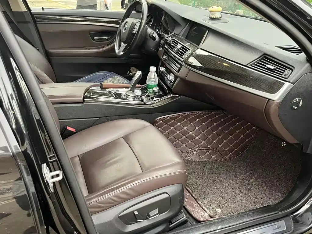 BMW 5 Series — миниатюра 3