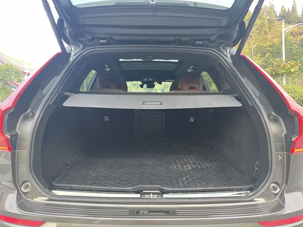 Volvo XC60 PHEV — миниатюра 21