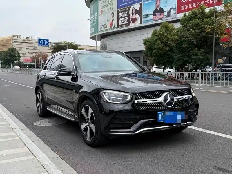 MERCEDES-BENZ GLC