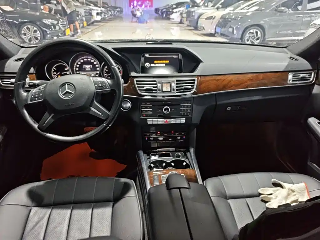 Mercedes-Benz E-Class — миниатюра 10