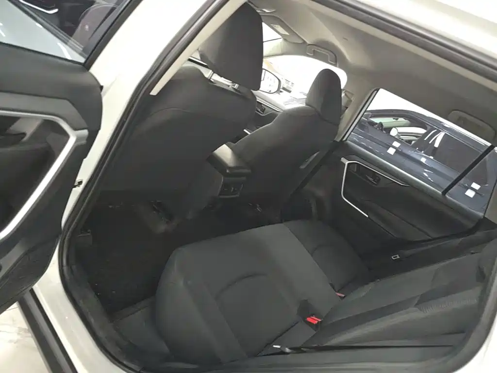 Toyota RAV4 — миниатюра 17