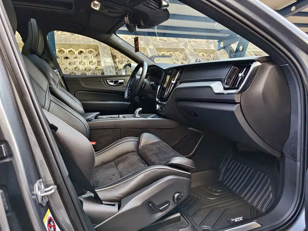 VOLVO XC60 PLUG IN HYBRID