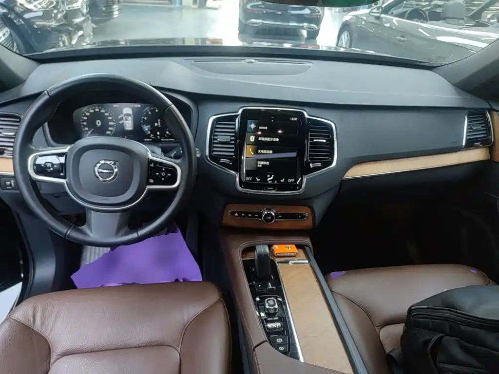 Volvo XC90 — миниатюра 10