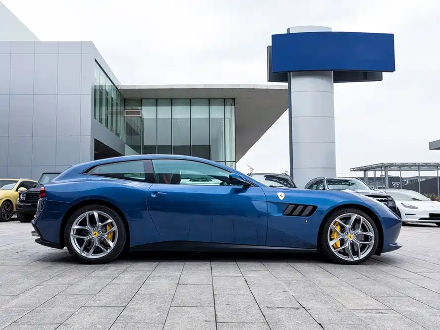 Ferrari GTC4Lusso — миниатюра 3