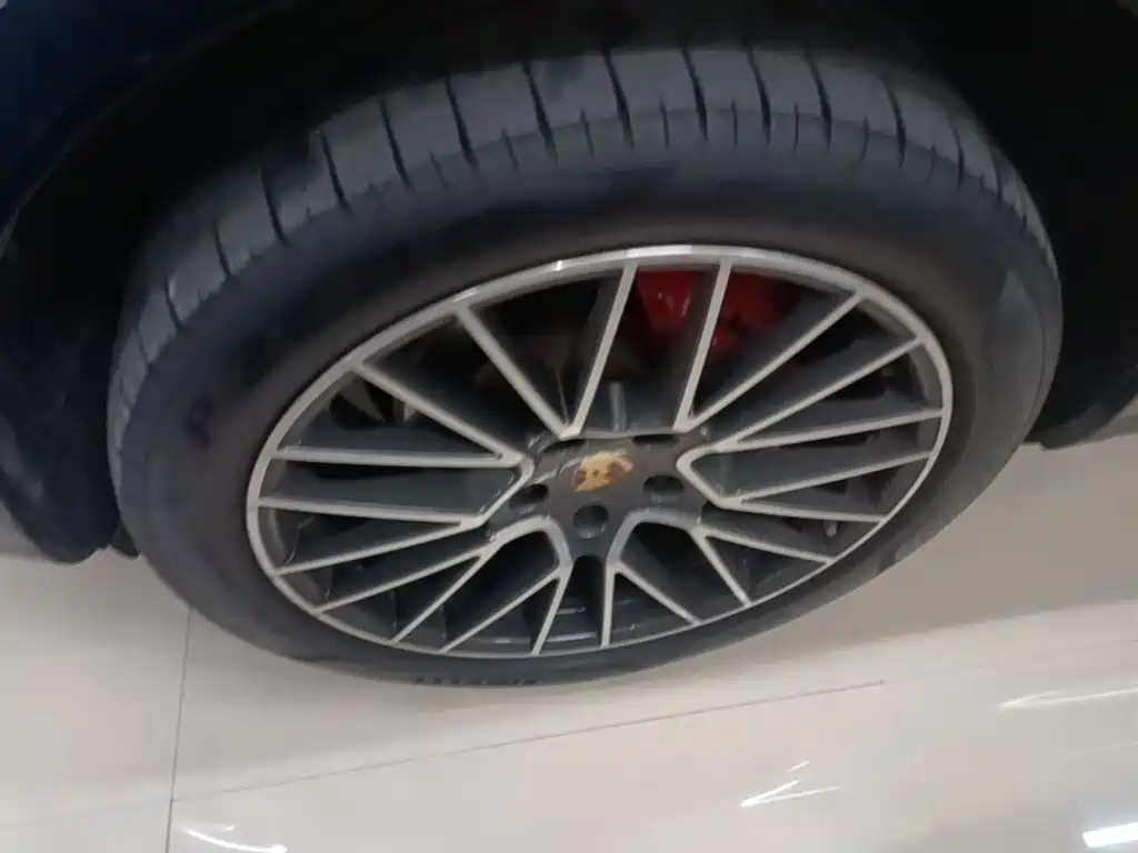 Porsche Cayenne — миниатюра 25