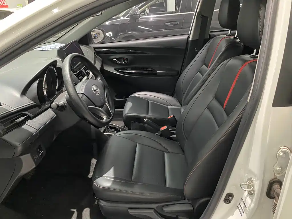 Toyota Yaris L — миниатюра 4