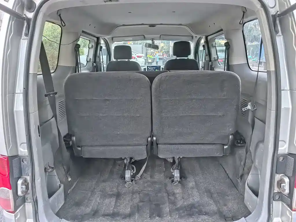 Nissan NV200 — миниатюра 8