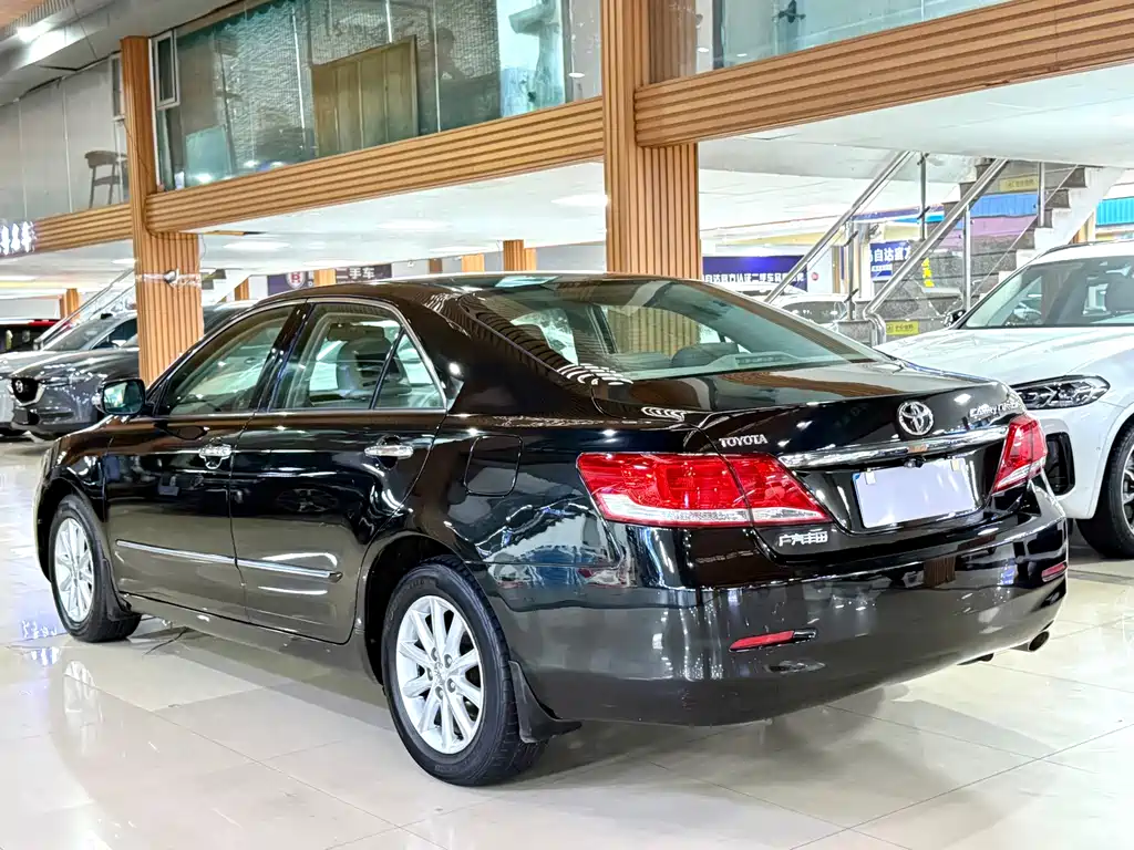Toyota Camry — миниатюра 4