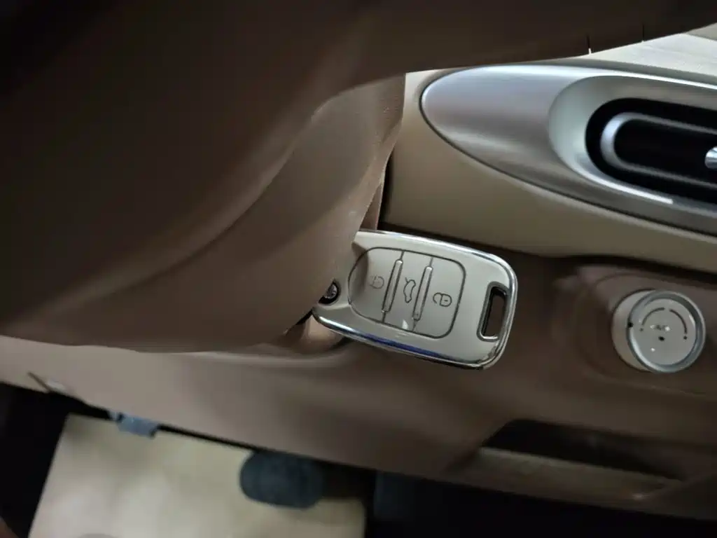 Wuling MINIEV — миниатюра 9