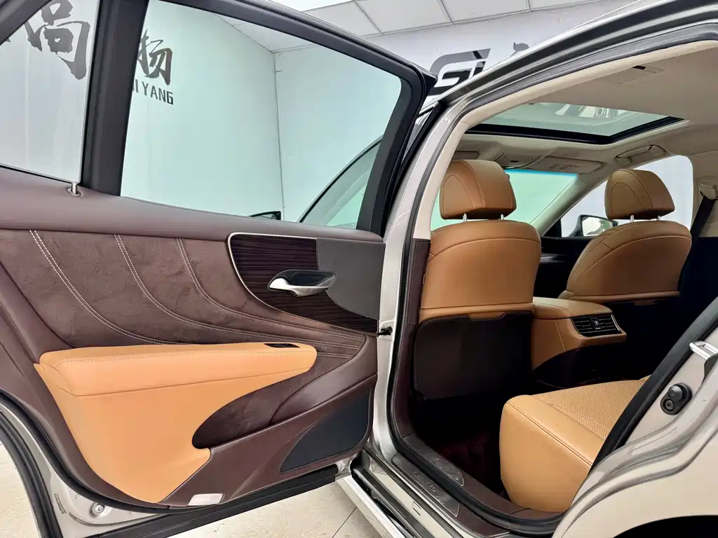 Lexus LS — миниатюра 9